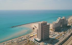 מגדל אלמוג חיפה - דירות בלו ביץ' על הים